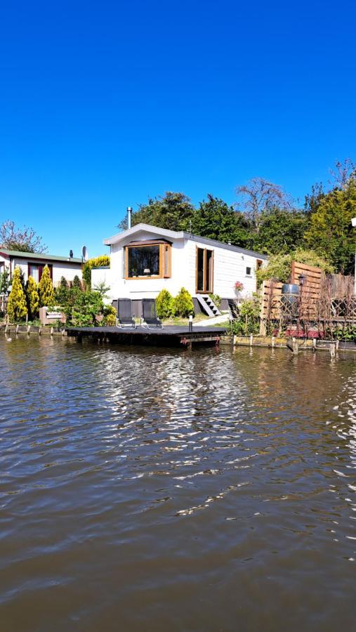 Het Witte Chalet Aan Het Water Van Monumentaal Fort Ooltgensplaat Zewnętrze zdjęcie
