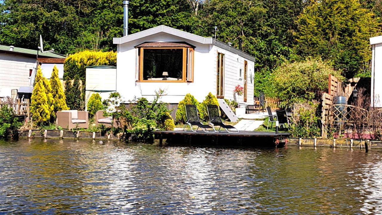 Het Witte Chalet Aan Het Water Van Monumentaal Fort Ooltgensplaat Zewnętrze zdjęcie