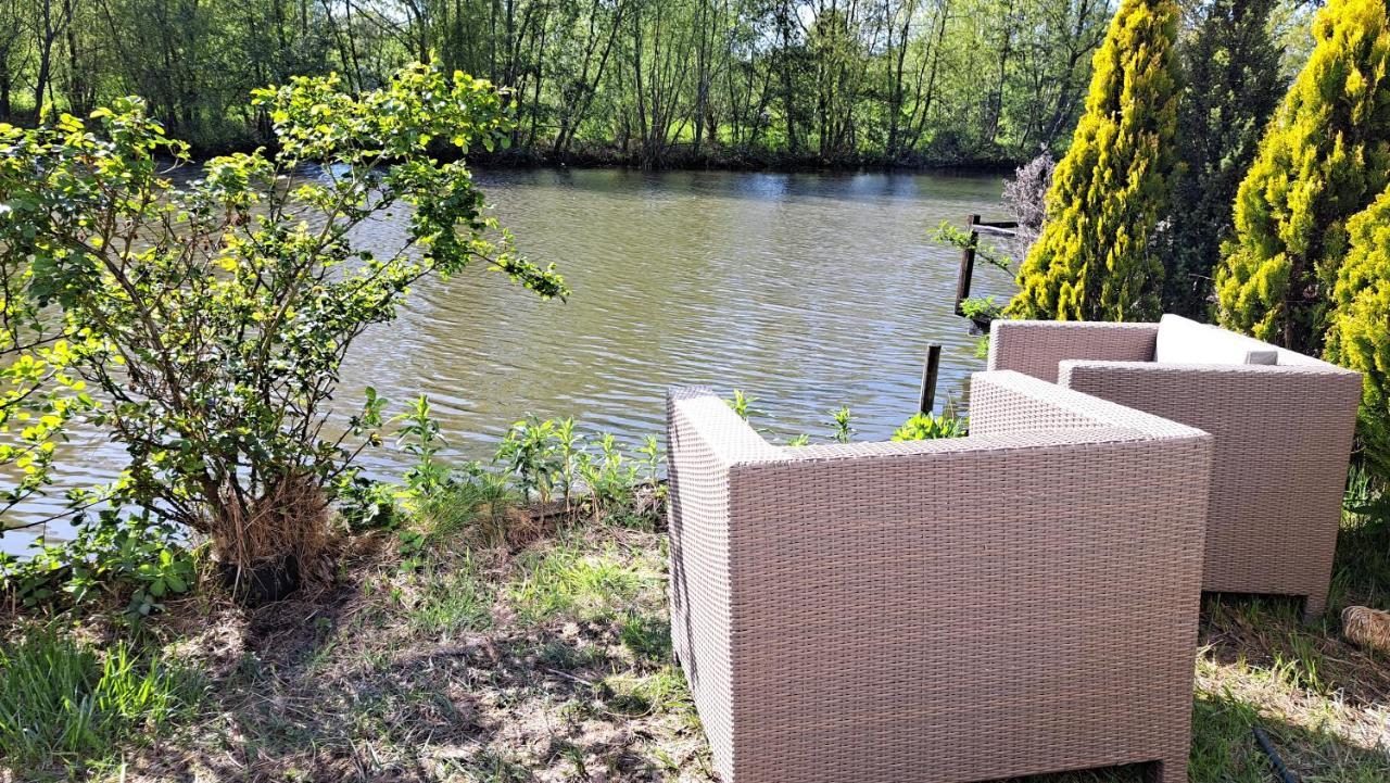 Het Witte Chalet Aan Het Water Van Monumentaal Fort Ooltgensplaat Zewnętrze zdjęcie