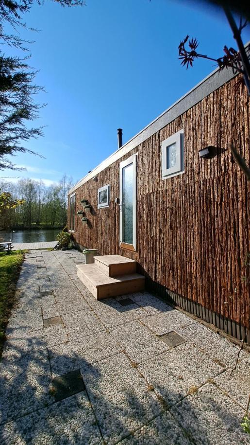 Het Witte Chalet Aan Het Water Van Monumentaal Fort Ooltgensplaat Zewnętrze zdjęcie